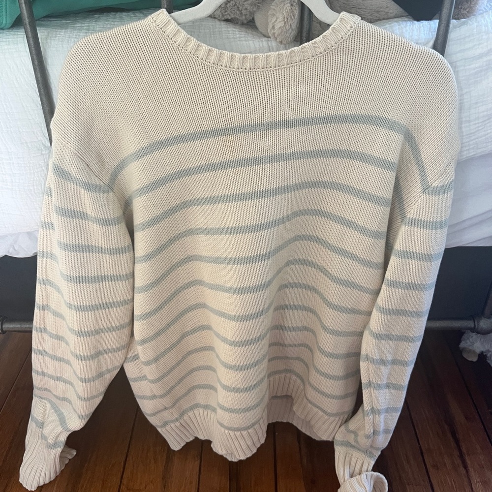 BRANDY MELVILLE SWEATER